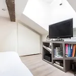 Modern Apartment In The Heart Of The Marais