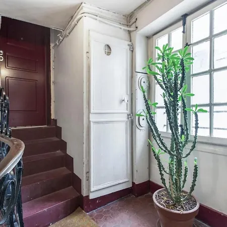 Modern In The Heart Of The Marais Paris