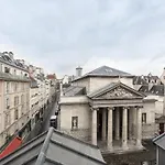 Modern Apartment In The Heart Of The Marais