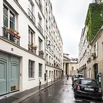 Modern Apartment In The Heart Of The Marais